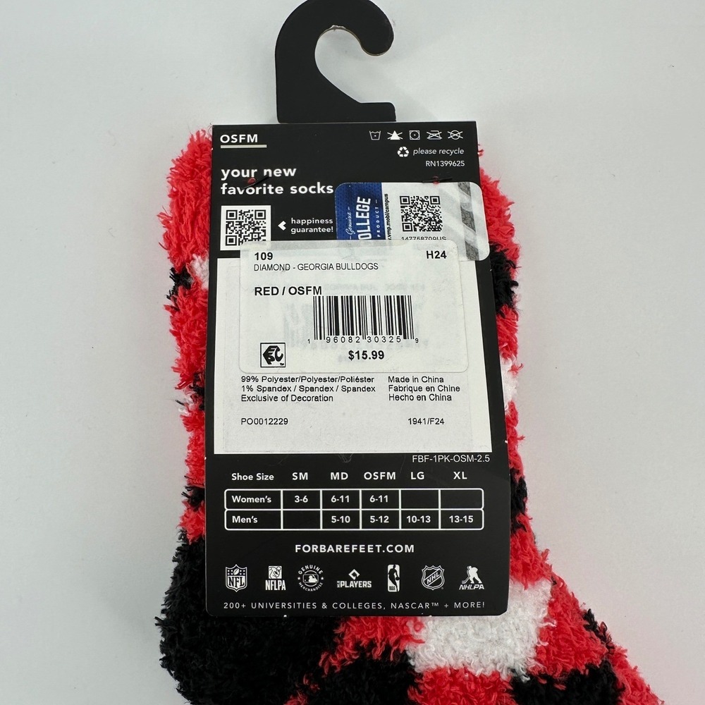 For Bare Feet Georgia Bulldogs Red Black White Diamond Cozy Crew Socks OSFM - Picture 4 of 4